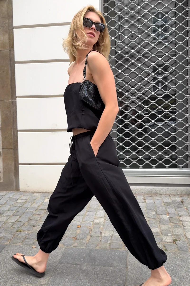 spodnie joss czarna wiskoza kreszowana olgajahr 01